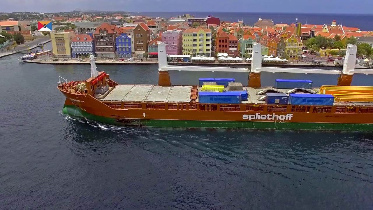 Video M.V. Marsgracht Arriving In Willemstad, Curaçao